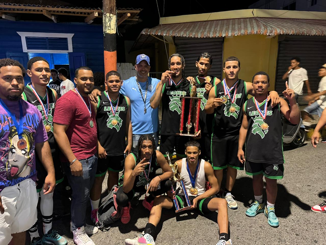 Ganadores del Juego de baloncesto peralta (2025) Leones.