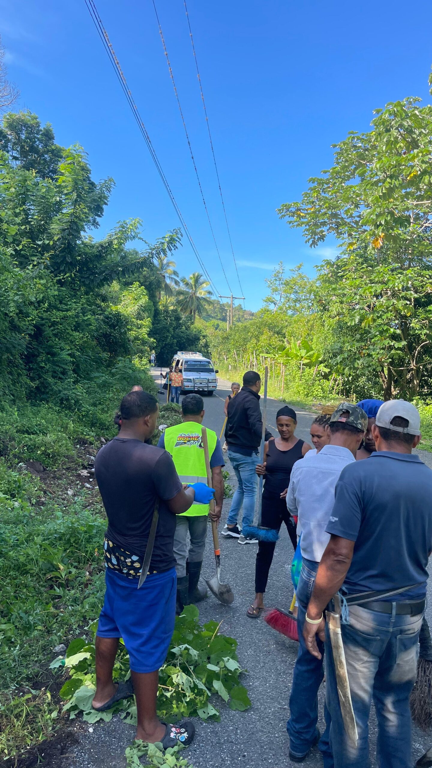 Nuestro alcalde encabeza jornada de limpieza en la sección de majagual.